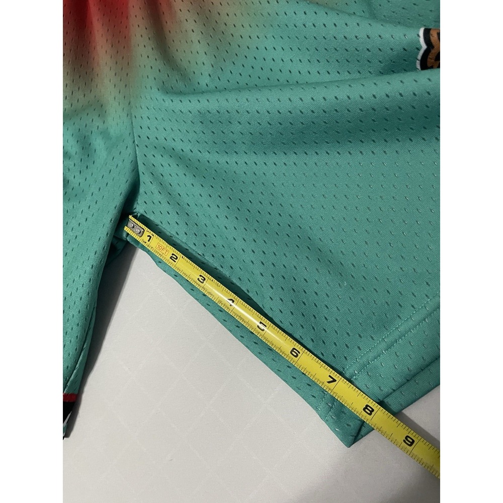 Mitchell & Ness '96 Grizzlies NBA Hardwood Classic Swingman Shorts medium - Picture 8 of 8